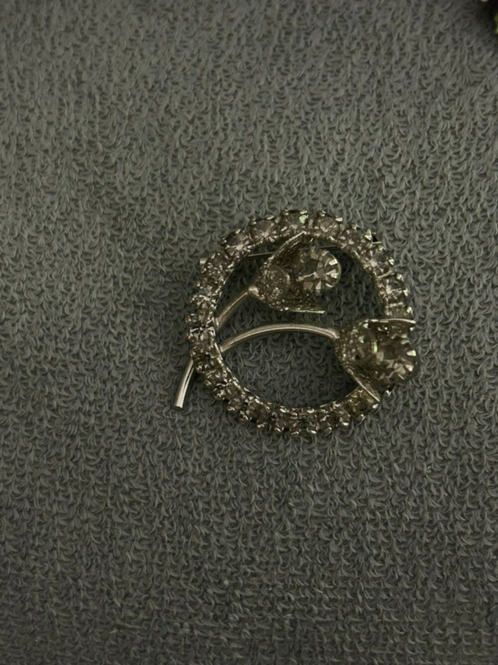 Vintage Juliana grey rhinestone circular floral brooch pin